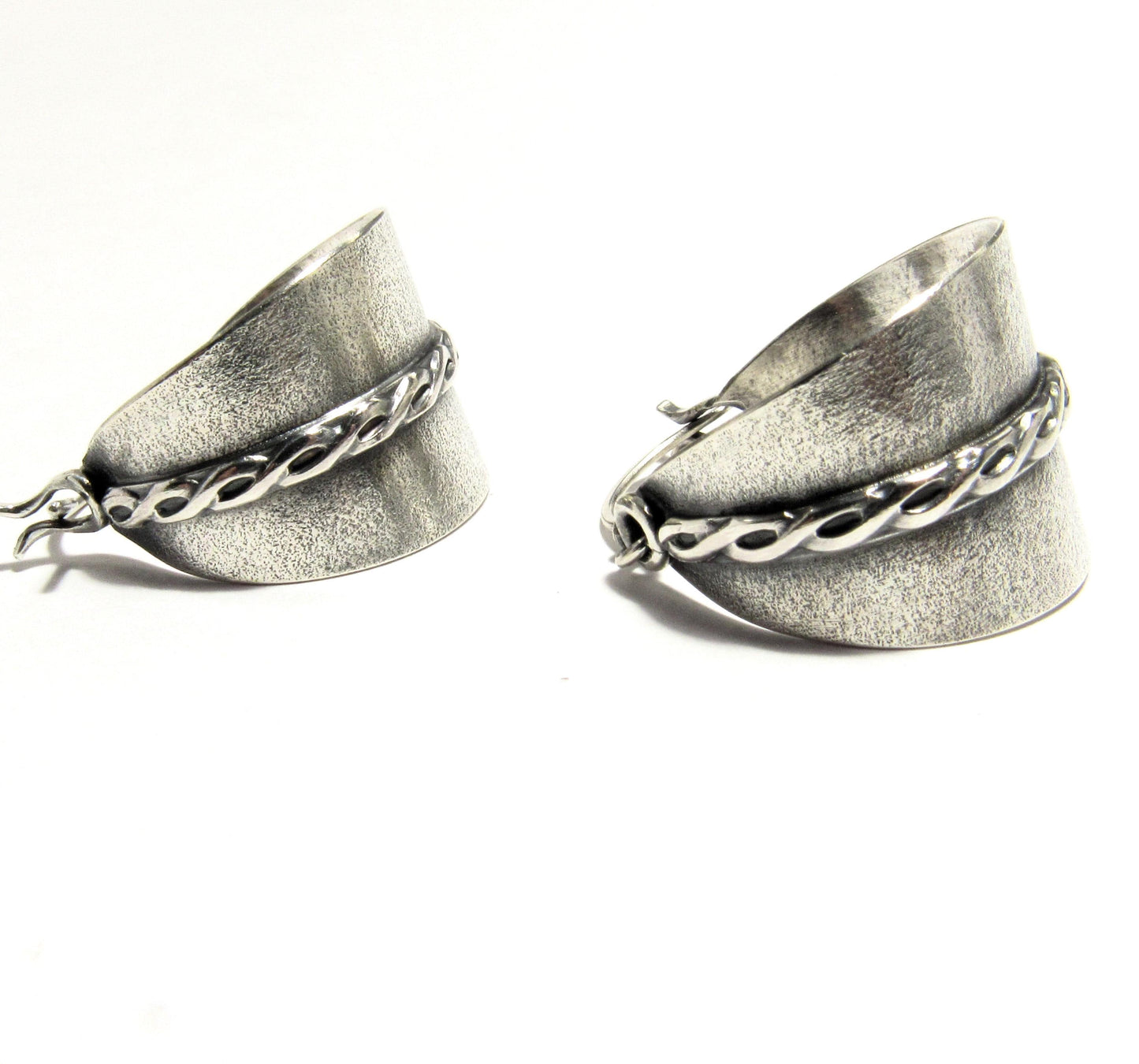 Side view classic style silver basket hoops with wire details.