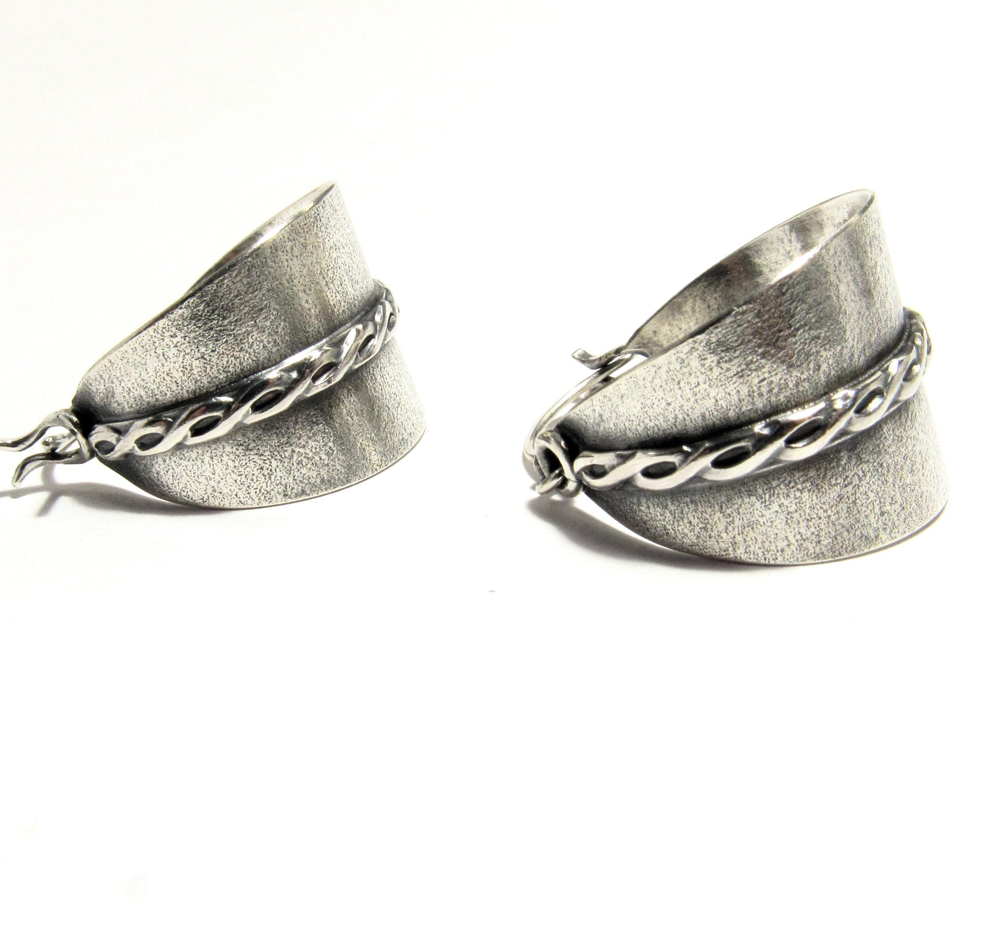 Side view classic style silver basket hoops with wire details.