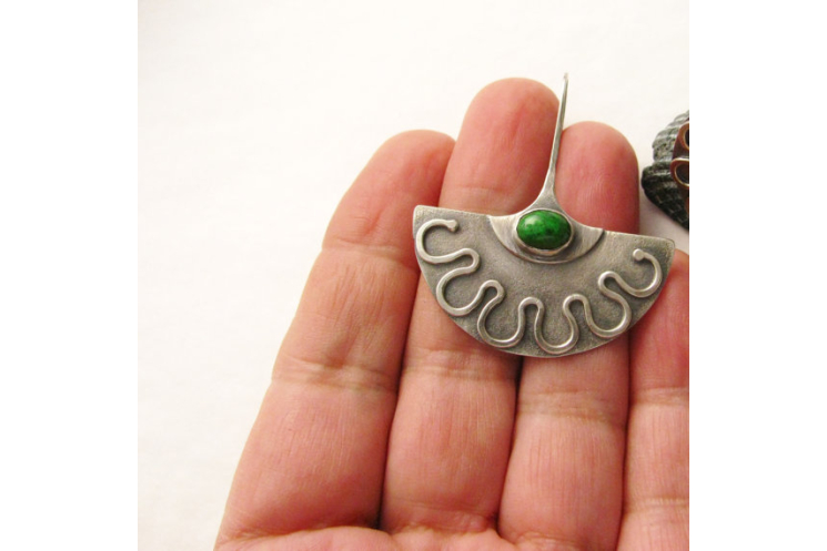 Emerald Green Maw Sit Sit And Argentium Sterling Silver Exotic Fan Earrings - 4