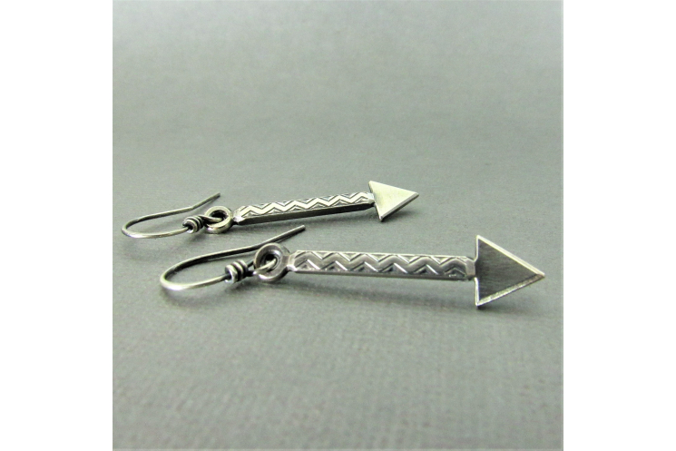Zig zag  pattern stick earrings with arrow point made of sterling silver
