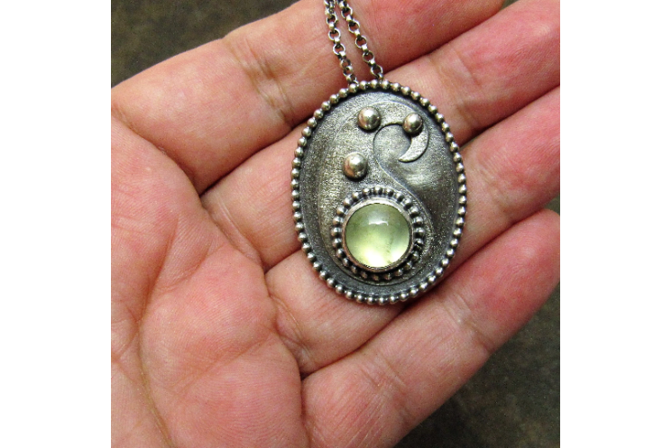 Argentium And Prehnite Paisley Pendant Necklace By Mocahete